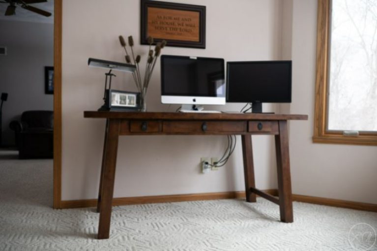 How To Hide Cords On Computer Desks - 16 Ways To Manage Cables - GPCD